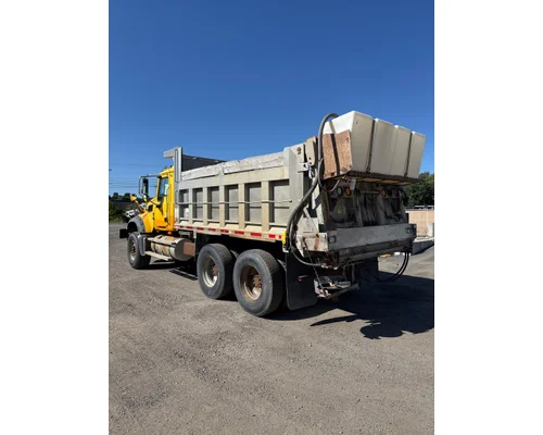 MACK GU713 Complete Vehicle