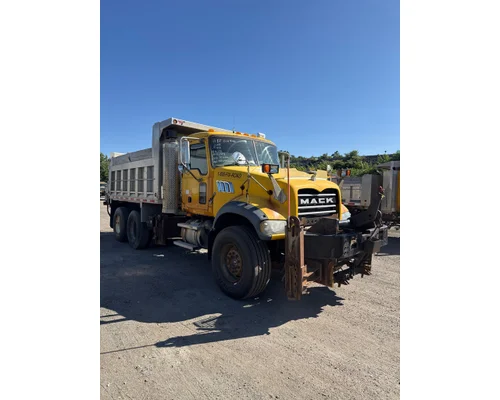 MACK GU713 Complete Vehicle