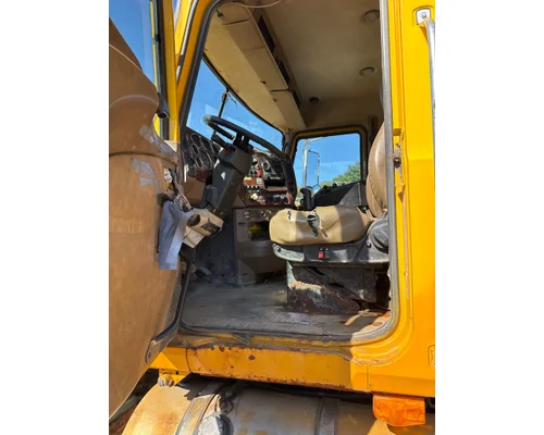 MACK GU713 Complete Vehicle