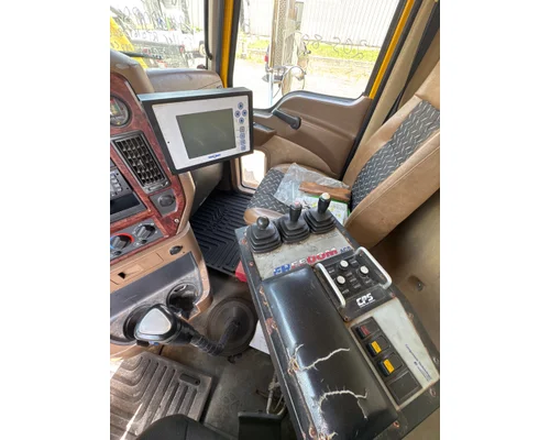 MACK GU713 Complete Vehicle