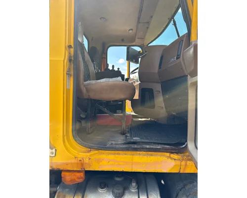 MACK GU713 Complete Vehicle