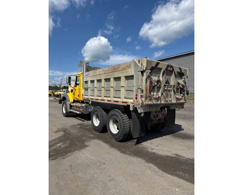 MACK GU713 Complete Vehicle