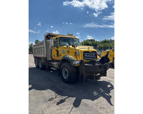 MACK GU713 Complete Vehicle