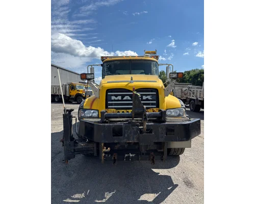 MACK GU713 Complete Vehicle