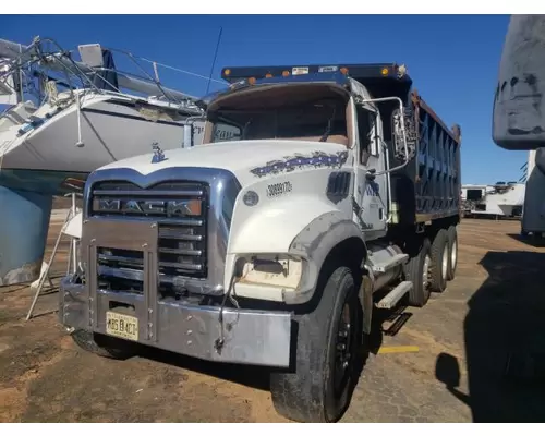 MACK GU713 Complete Vehicle