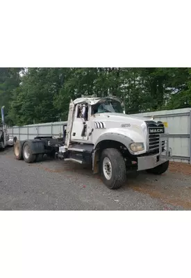 MACK GU713 Complete Vehicle