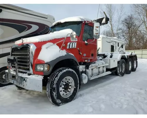 MACK GU713 Complete Vehicle