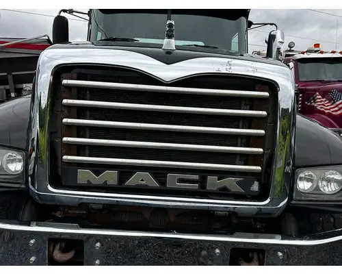 MACK GU713 Grille