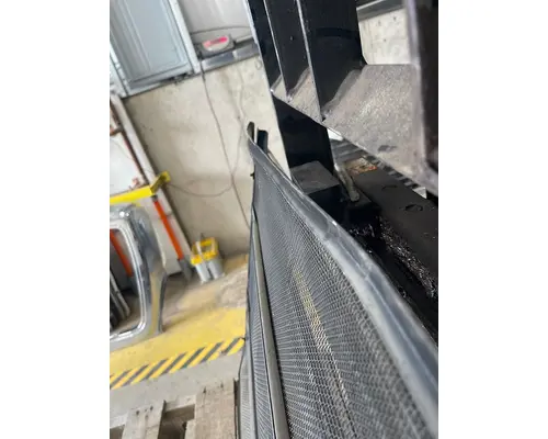 MACK GU713 Grille