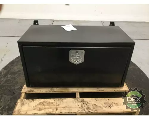 MACK GU813 8967 tool box, chassis mounted