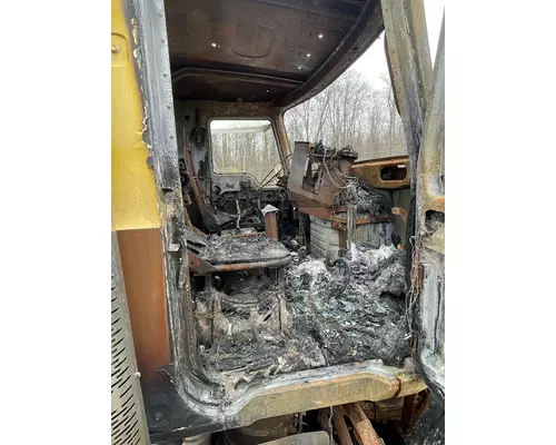 MACK GU813 Complete Vehicle