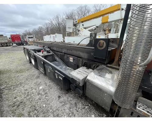 MACK GU813 Complete Vehicle
