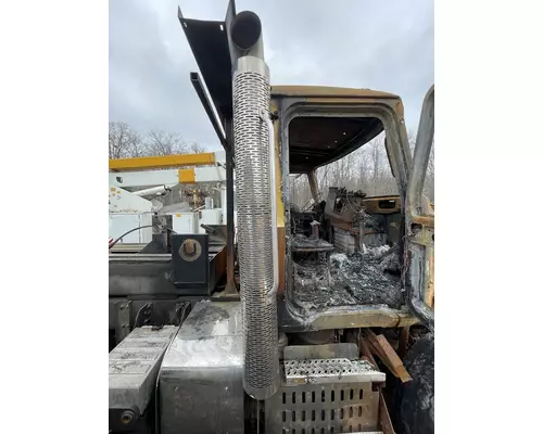 MACK GU813 Complete Vehicle
