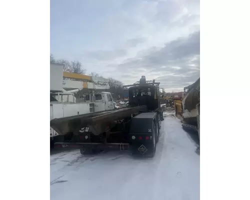 MACK GU813 Complete Vehicle