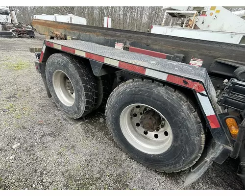 MACK GU813 Complete Vehicle