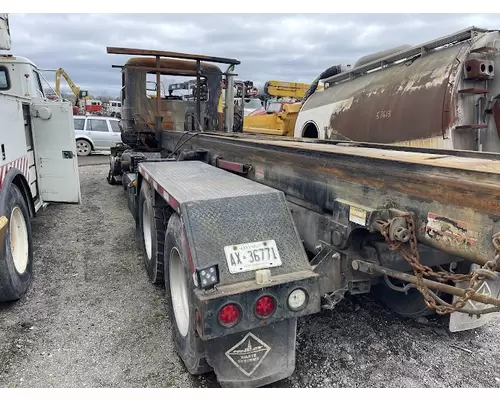 MACK GU813 Complete Vehicle