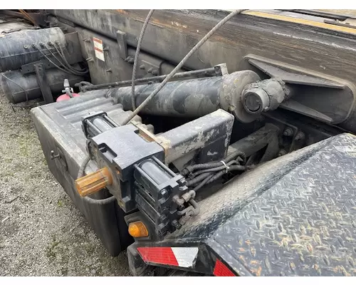 MACK GU813 Complete Vehicle