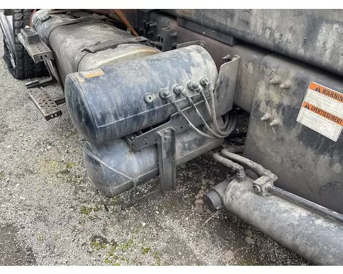 MACK GU813 Complete Vehicle