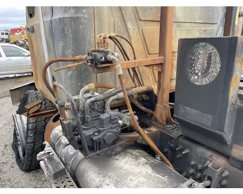 MACK GU813 Complete Vehicle