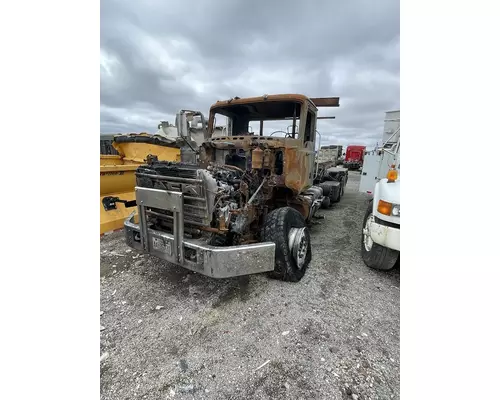 MACK GU813 Complete Vehicle