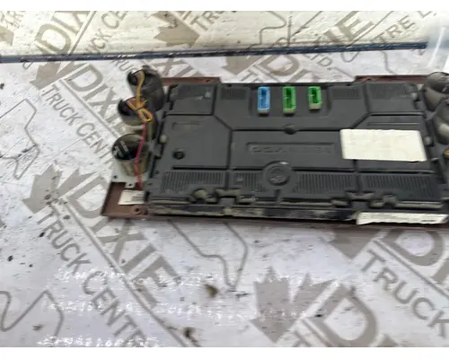 MACK GU813 Instrument Cluster