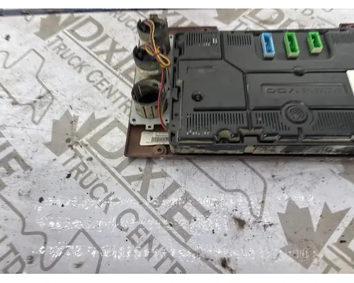 MACK GU813 Instrument Cluster
