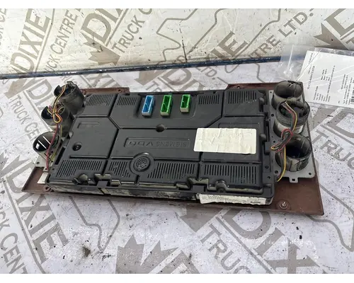 MACK GU813 Instrument Cluster