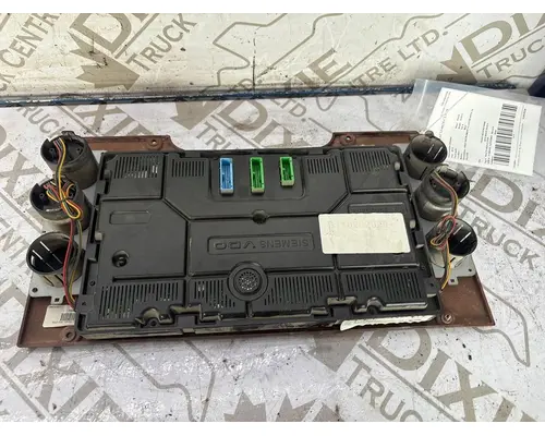 MACK GU813 Instrument Cluster