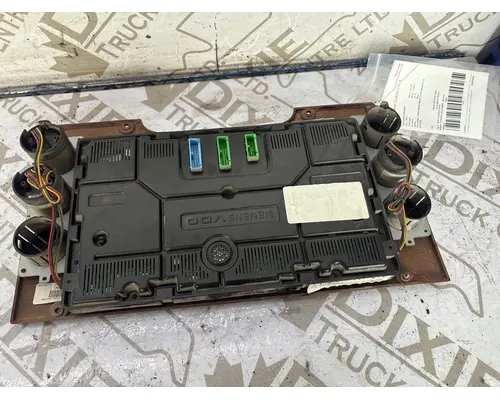 MACK GU813 Instrument Cluster