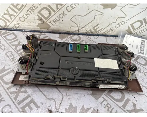 MACK GU813 Instrument Cluster