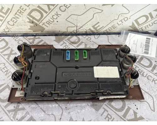 MACK GU813 Instrument Cluster