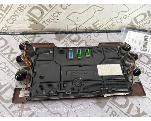MACK GU813 Instrument Cluster