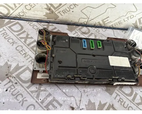 MACK GU813 Instrument Cluster