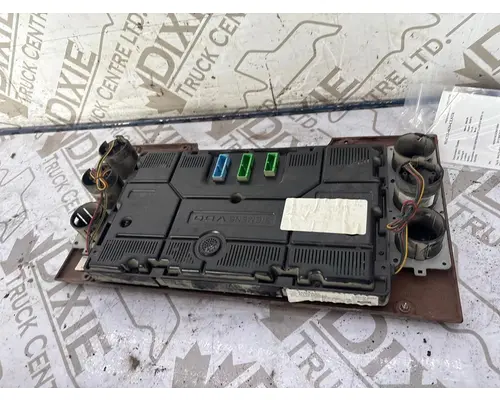 MACK GU813 Instrument Cluster