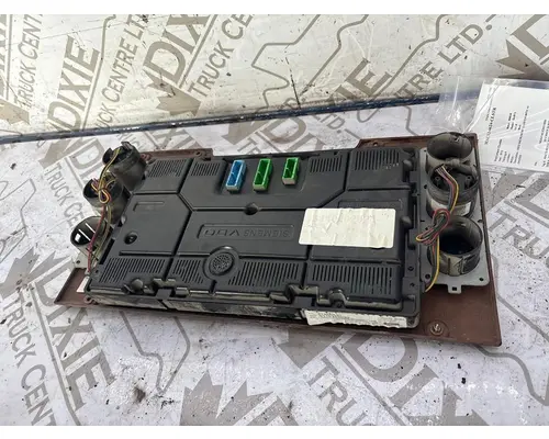 MACK GU813 Instrument Cluster