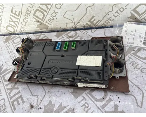 MACK GU813 Instrument Cluster