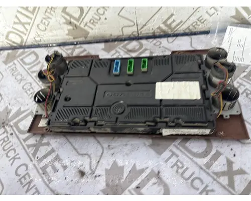 MACK GU813 Instrument Cluster
