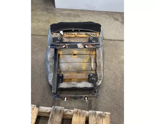 MACK GU Seat, Front
