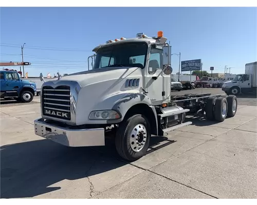 MACK Granite GU813 Vehicle For Sale