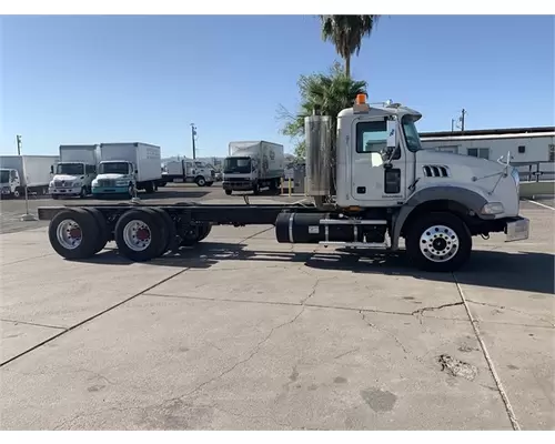 MACK Granite GU813 Vehicle For Sale