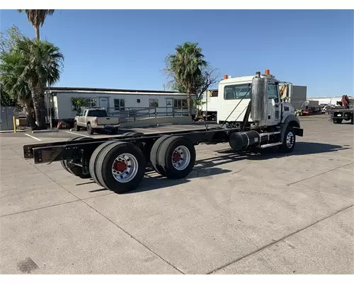 MACK Granite GU813 Vehicle For Sale