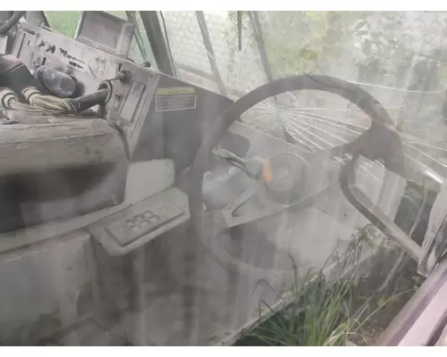 MACK LE613 Cab