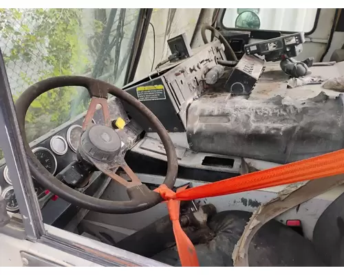 MACK LE613 Cab