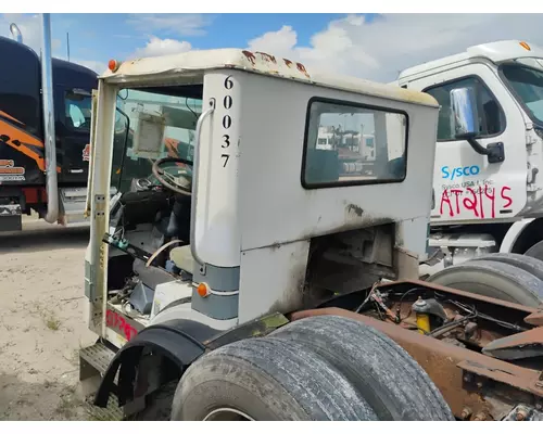 MACK LE613 Cab