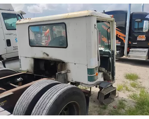 MACK LE613 Cab