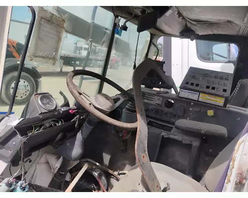 MACK LE613 Cab