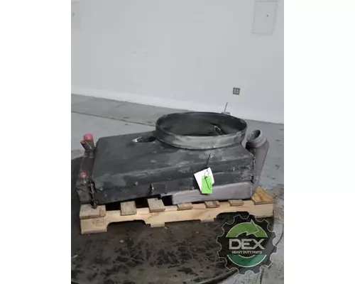 MACK LE613 Radiator