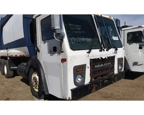 MACK LEU613 CAB