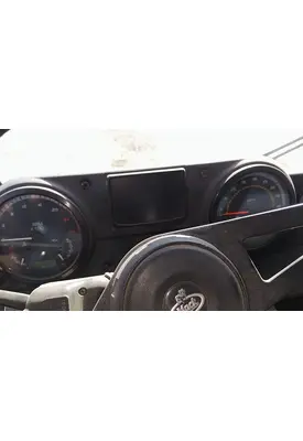 MACK LEU613 GAUGE CLUSTER