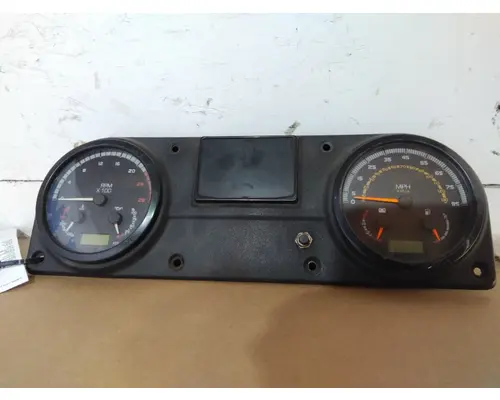 MACK LEU613 GAUGE CLUSTER